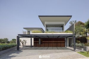 Biệt thự luôn mát mẻ và ngập ánh sáng nhờ cách tận dụng hướng Tây độc đáo