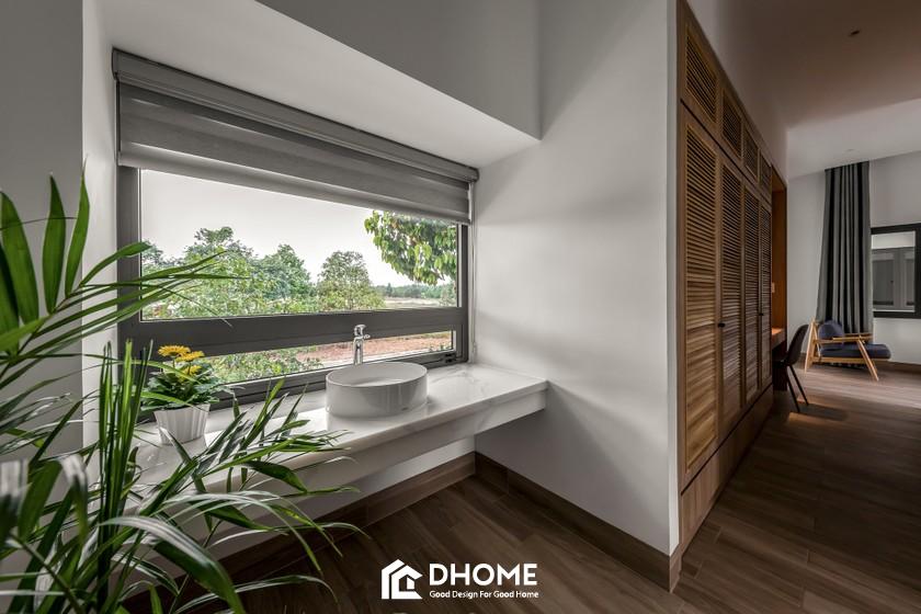 Khu vệ sinh có view thiên nhiên trong 1 phòng ngủ. (Ảnh: ArchDaily)