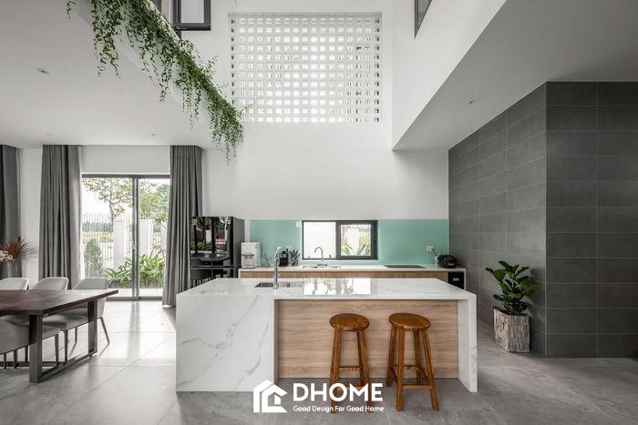 Khu vực bếp và đảo bếp rộng rãi (Ảnh: ArchDaily)
